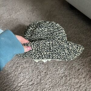 Zara Black and White Knit Hat Accessories